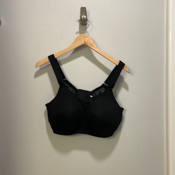 Livi Active woman’s black bra - Picture 1 of 9